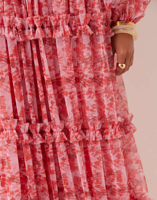 Vestido largo fucsia de estilo boho con estampado floral y volantes de Lace & Beads, 4 de 4