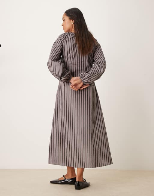 Vestido largo gris a rayas negras amplio con mangas voluminosas y lazada delantera de Glamorous, 3 de 4