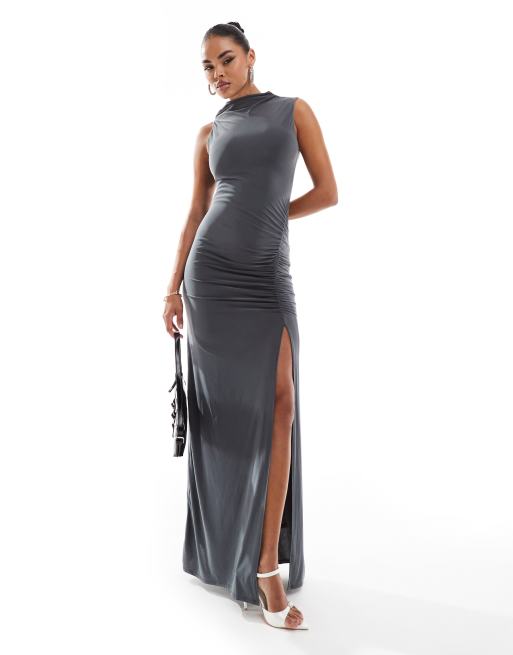 Vestido largo gris carbón con cuello alto y diseño fruncido de ASOS DESIGN