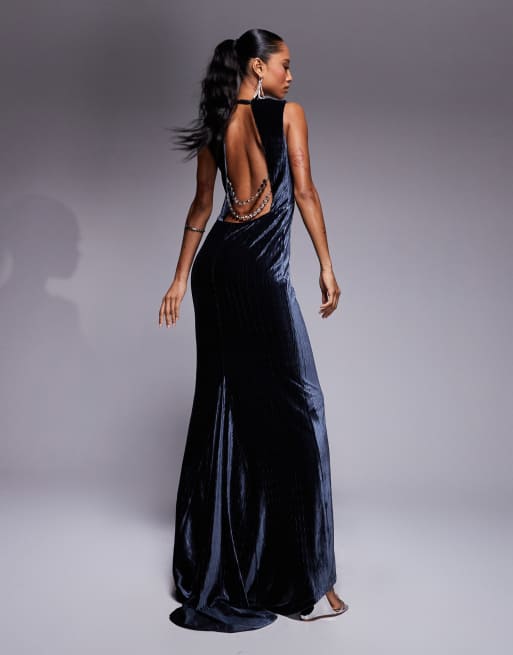 Vestido largo gris carbón de terciopelo efecto rugoso con cuello alto y detalle de ribete de pedrería grande en la espalda premium de ASOS DESIGN