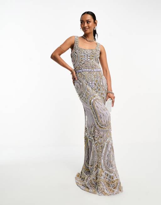 Vestido largo gris con escote cuadrado y adornos dorados de A Star Is Born 
