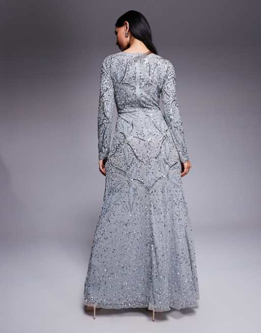 Vestido largo gris de manga larga con diseño de capas Hanaa de Beauut , 2 de 4