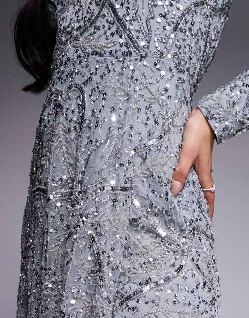 Vestido largo gris de manga larga con diseño de capas Hanaa de Beauut , 3 de 4