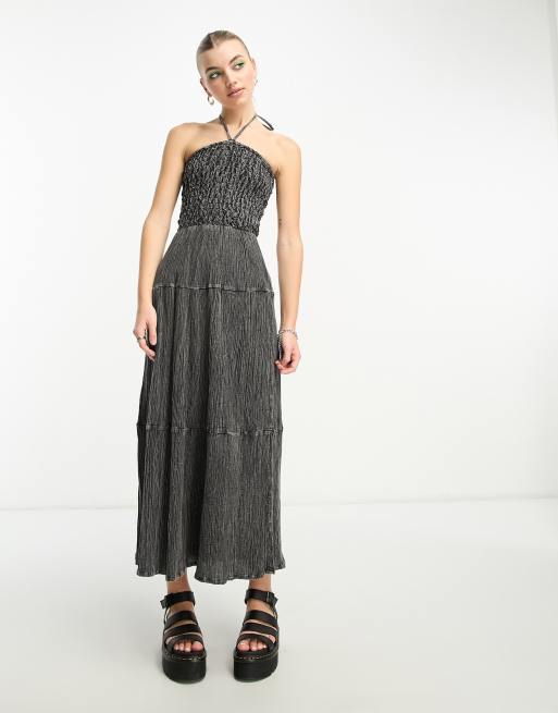 Vestido largo gris lavado con cuello halter y diseño fruncido de tejido texturizado de COLLUSION