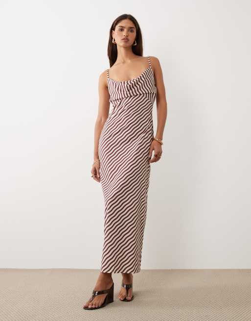 Vestido largo marrón a rayas con cuello desbocado Odetta de Bronze Snake, 4 de 4
