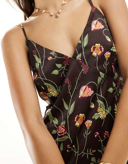 Vestido largo marrón acampanado con estampado floral de estilo boho y cuello de pico de satén de Y.A.S, 3 de 4