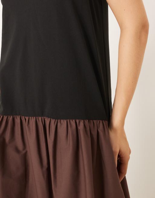 Vestido largo marrón amplio con diseño híbrido y cuello ancho de ASOS DESIGN, 3 de 4