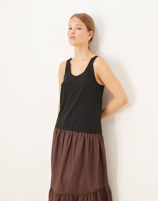 Vestido largo marrón amplio con diseño híbrido y cuello ancho de ASOS DESIGN, 4 de 4