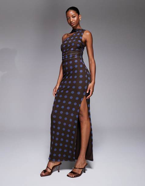 Vestido largo marrón asimétrico ceñido con diseño de doble capa, estampado de lunares azules y detalle de fular colgante de malla exclusivo de Kaiia - view 1