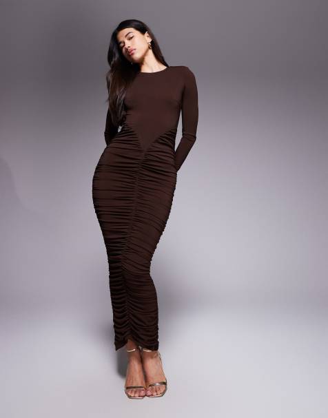 Vestido largo marrón chocolate ajustado con diseño moldeador y detalle fruncido de Ruched & Ready - view 1