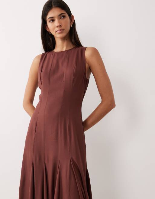 Vestido largo marrón chocolate cálido con cuello de nadadora y godets de ASOS DESIGN, 4 de 4