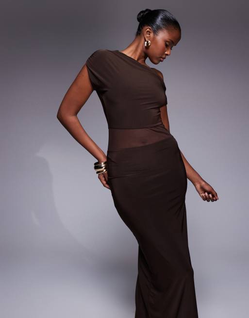 Vestido largo marrón chocolate ceñido de tejido doble con hombro caído drapeado y panel de malla transparente exclusivo de Kaiia, 3 de 4