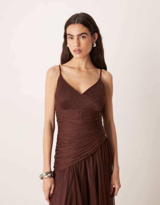 Vestido largo marrón chocolate con cintura baja asimétrica de tul de Lace & Beads, 4 de 4