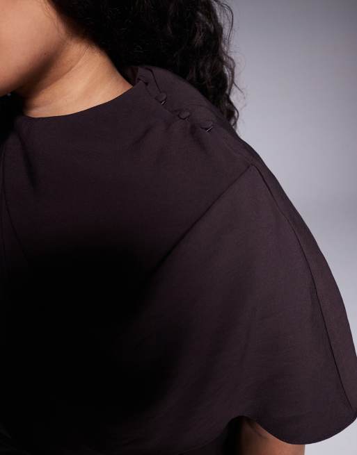 Vestido largo marrón chocolate con cuello alto y cuerpo drapeado estilo capa de ASOS DESIGN Curve, 3 de 4