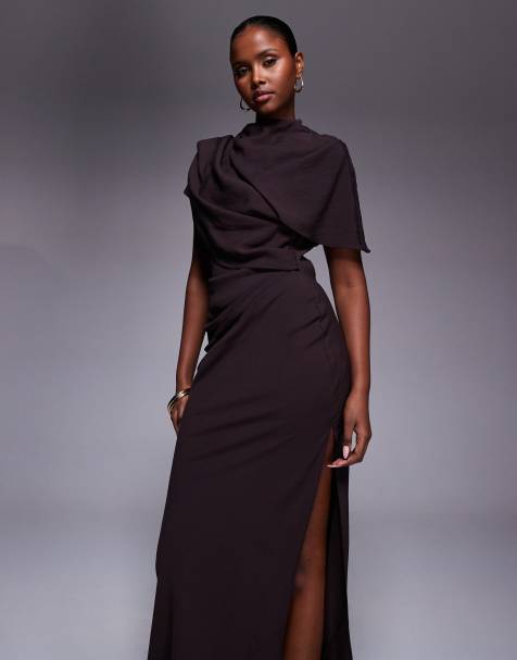 Vestido largo marrón chocolate con cuello alto y cuerpo drapeado estilo capa de ASOS DESIGN - view 1