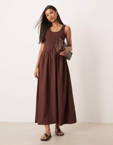 Vestido largo marrón chocolate con cuello ancho y cintura fruncida de tejido rugoso de ASOS DESIGN - view 1