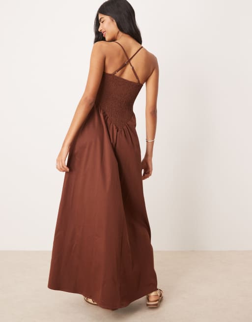 Vestido largo marrón chocolate con cuello ancho y tiras cruzadas en la espalda de tejido rugoso de ASOS DESIGN