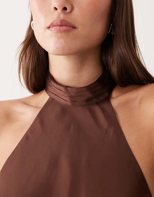 Vestido largo marrón chocolate con cuello halter y espalda al aire de satén de VILA, 3 de 4