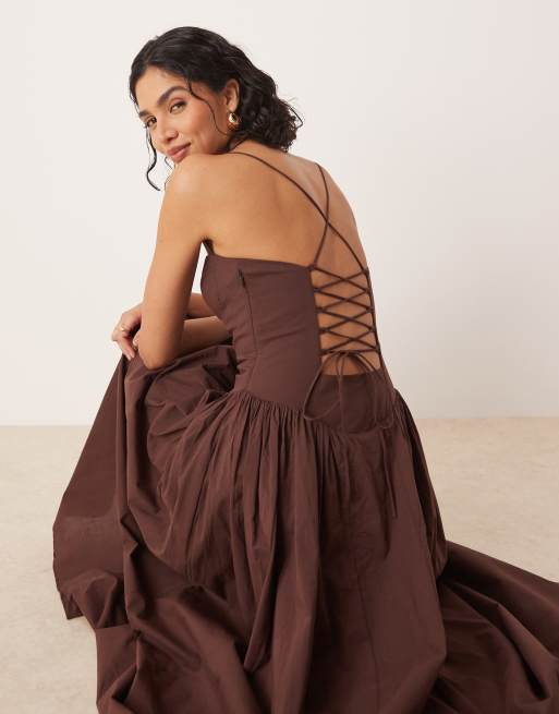 Vestido largo marrón chocolate con diseño estilo corsé y lazada en la espalda de Bardot, 3 de 4