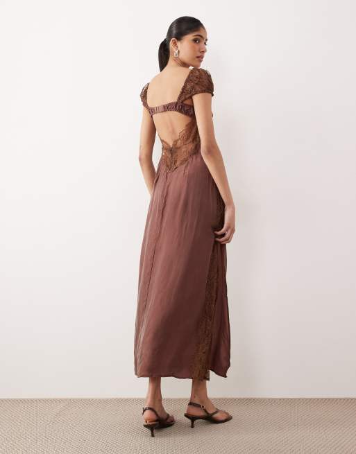 Vestido largo marrón chocolate con espalda abierta de chifón y encaje Casey de For Love & Lemons, 4 de 4