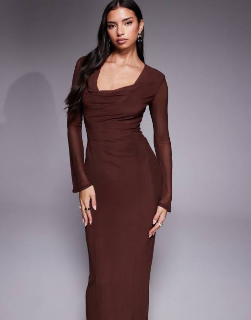 Vestido largo marrón chocolate con mangas ángel largas y cordón en la espalda de malla de ASOS DESIGN, 4 de 4