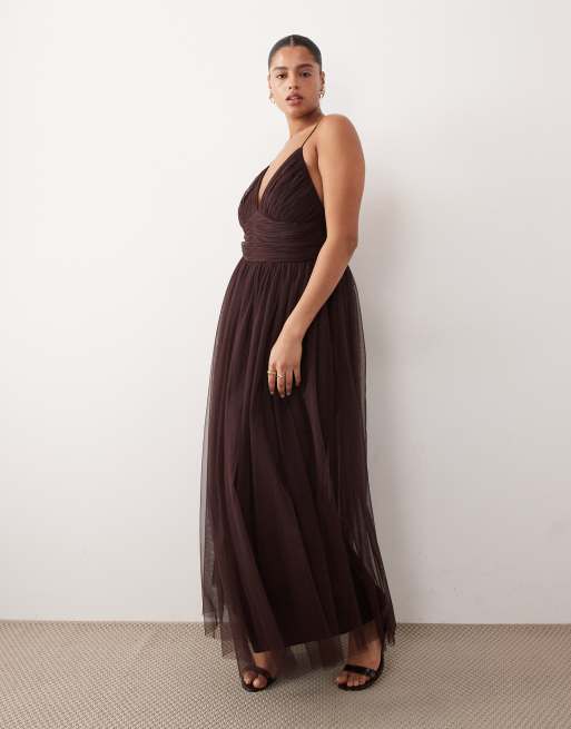 Vestido largo marrón chocolate con mangas extraíbles de tul de Lace & Beads Plus, 4 de 4