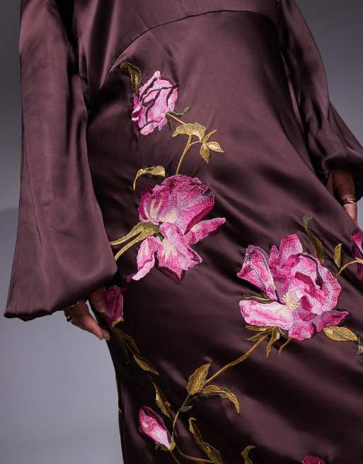 Vestido largo marrón chocolate de corte al bies con bordado floral