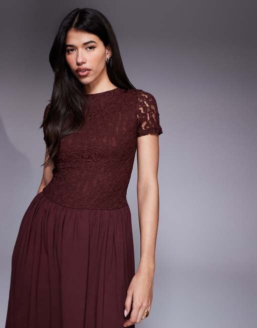 Vestido largo marrón chocolate de manga corta con diseño híbrido de encaje de ASOS DESIGN, 2 de 4