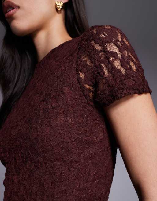 Vestido largo marrón chocolate de manga corta con diseño híbrido de encaje de ASOS DESIGN, 3 de 4