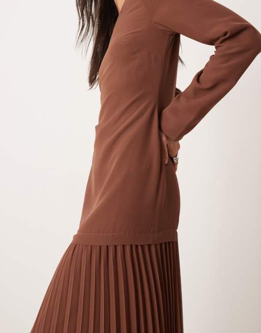 Vestido largo marrón chocolate de manga larga con falda plisada de ASOS DESIGN, 4 de 4