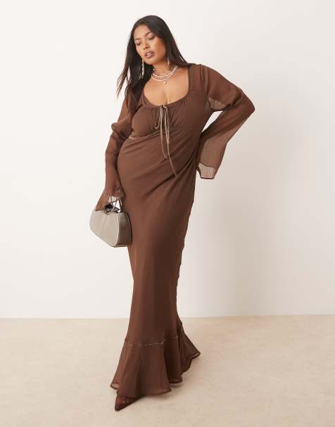 Vestido largo marrón chocolate de manga larga con pecho fruncido de ASOS DESIGN Curve - view 1