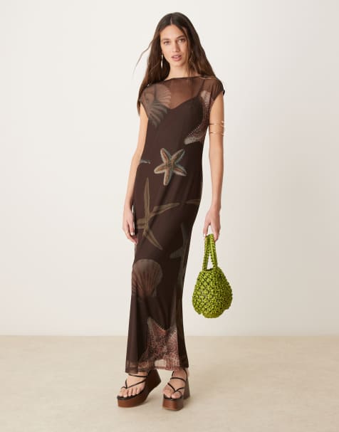 Vestido largo marrón chocolate sin mangas con estampado de conchas de malla de Never Fully Dressed - view 1