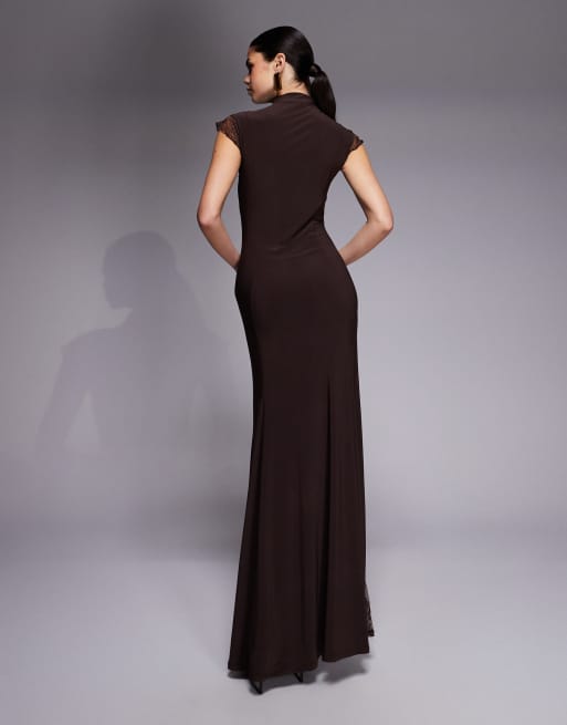 Vestido largo marrón con cuello alto, mangas de casquillo e inserto de encaje de ASOS DESIGN, 3 de 4