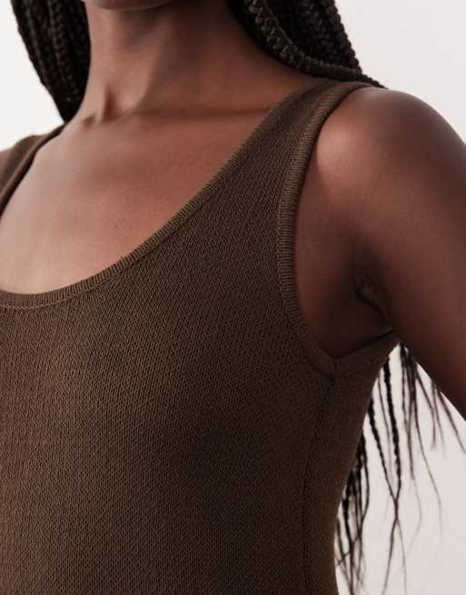 Vestido largo marrón con cuello ancho de punto de Pretty Lavish (parte de un conjunto), 3 de 4