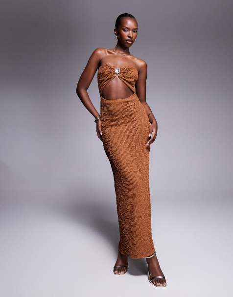 Vestido largo marrón con escote palabra de honor y volante de croché de ASOS DESIGN - view 1