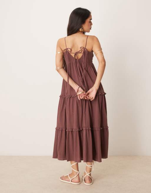 Vestido largo marrón lavado de tirantes de tejido efecto rugoso de ASOS DESIGN, 3 de 4