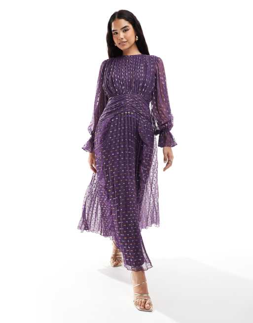 Vestido largo morado con cuello de pico y detalle de cintura fruncida de plumeti metalizado de ASOS DESIGN