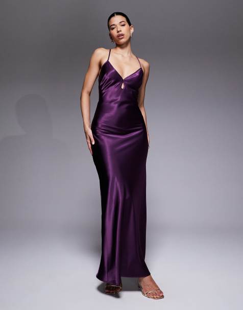 Vestido largo morado con espalda abierta con lazada y detalle de abertura delantera de satén de Aria Cove - view 1