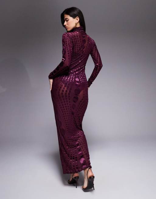 Vestido largo morado de manga larga con cuello alto y estampado de lunares a tono de devoré de malla elástica de AFRM, 2 de 4