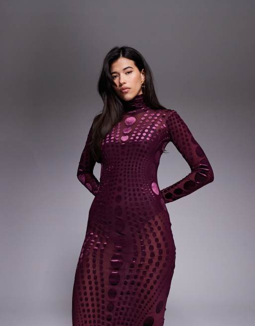 Vestido largo morado de manga larga con cuello alto y estampado de lunares a tono de devoré de malla elástica de AFRM, 4 de 4