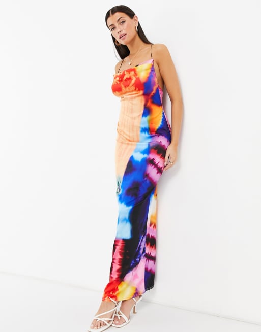 Vestido largo multicolor al bies con cuello desbocado, espalda cruzada y diseño estampado de satén de ASOS DESIGN, 4 de 4