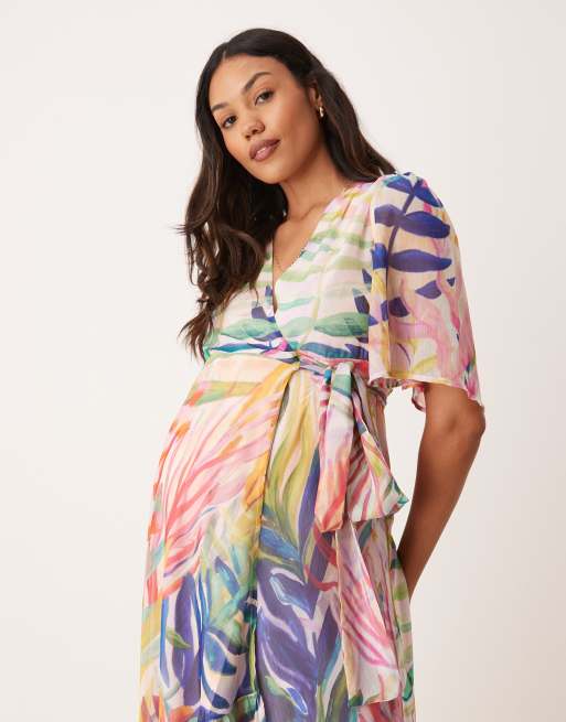 Vestido largo multicolor cruzado con estampado de vida marina y mangas fluidas de Hope & Ivy Maternity, 2 de 4