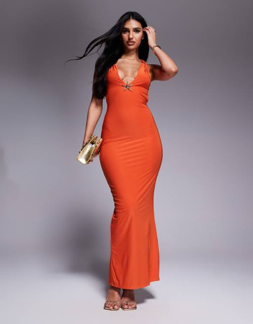Vestido largo naranja escotado y ceñido con tiras cruzadas en la espalda, diseño de doble capa y detalle de estrella de mar de metal de Missyempire
