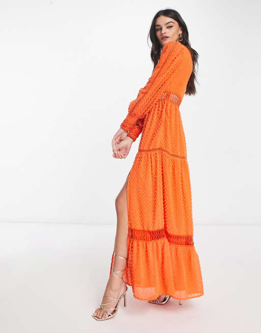 Vestido largo naranja luminoso de con relieve con insertos de encaje de ASOS | ASOS