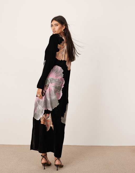 Vestido largo negro con bordado floral de terciopelo de ARRANGE, 2 de 4