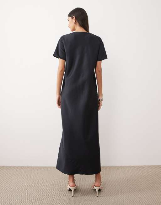 Vestido largo negro con cuello ancho de satén grueso de ASOS DESIGN, 3 de 4