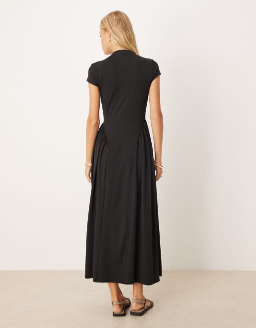 Vestido largo negro con mangas de casquillo y cintura de pico de ASOS DESIGN, 2 de 4