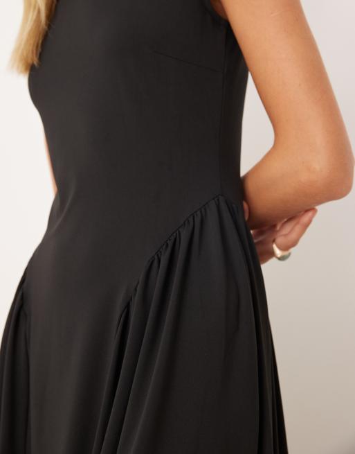 Vestido largo negro con mangas de casquillo y cintura de pico de ASOS DESIGN, 3 de 4