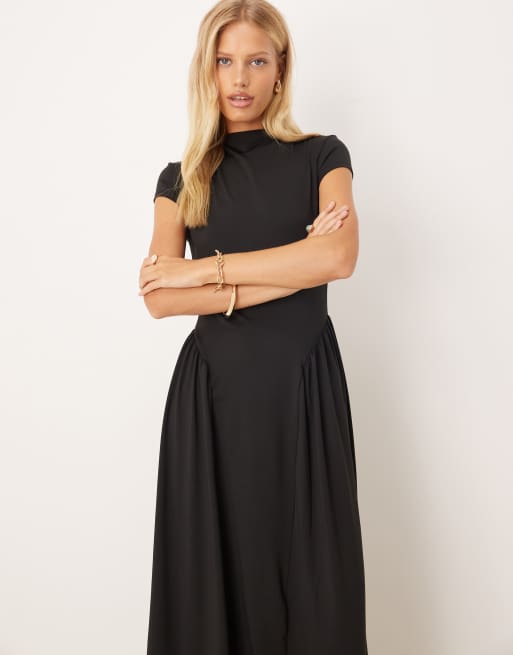 Vestido largo negro con mangas de casquillo y cintura de pico de ASOS DESIGN, 4 de 4
