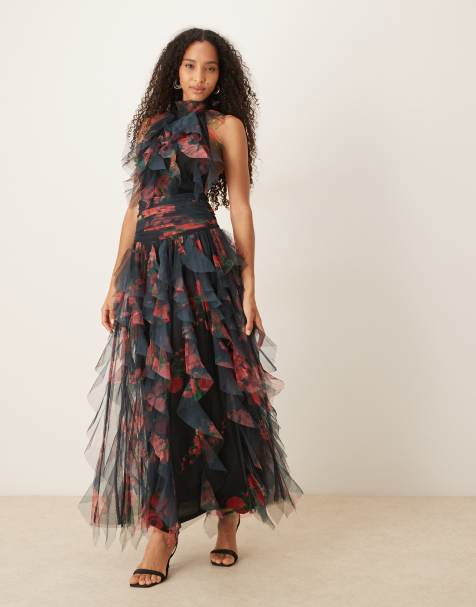 Vestido largo negro con volante, flor y espalda al aire de Lace & Beads - view 1
